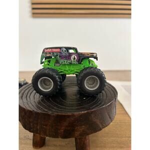 Hot Wheels MONSTER JAM Grave Digger